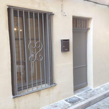 Studio Typique Et Cosy Climatise. Arlés Exterior foto